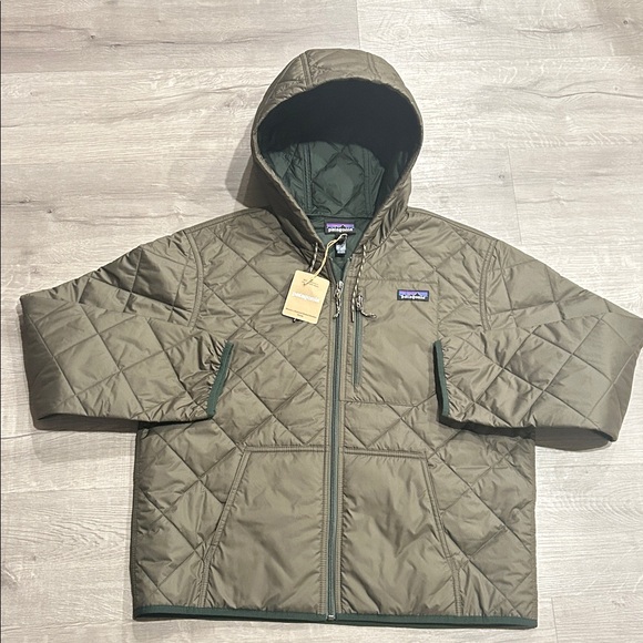 PATAGONIA | Women's Diamond Quilted Bomber Hoody - Picture 6 of 12
